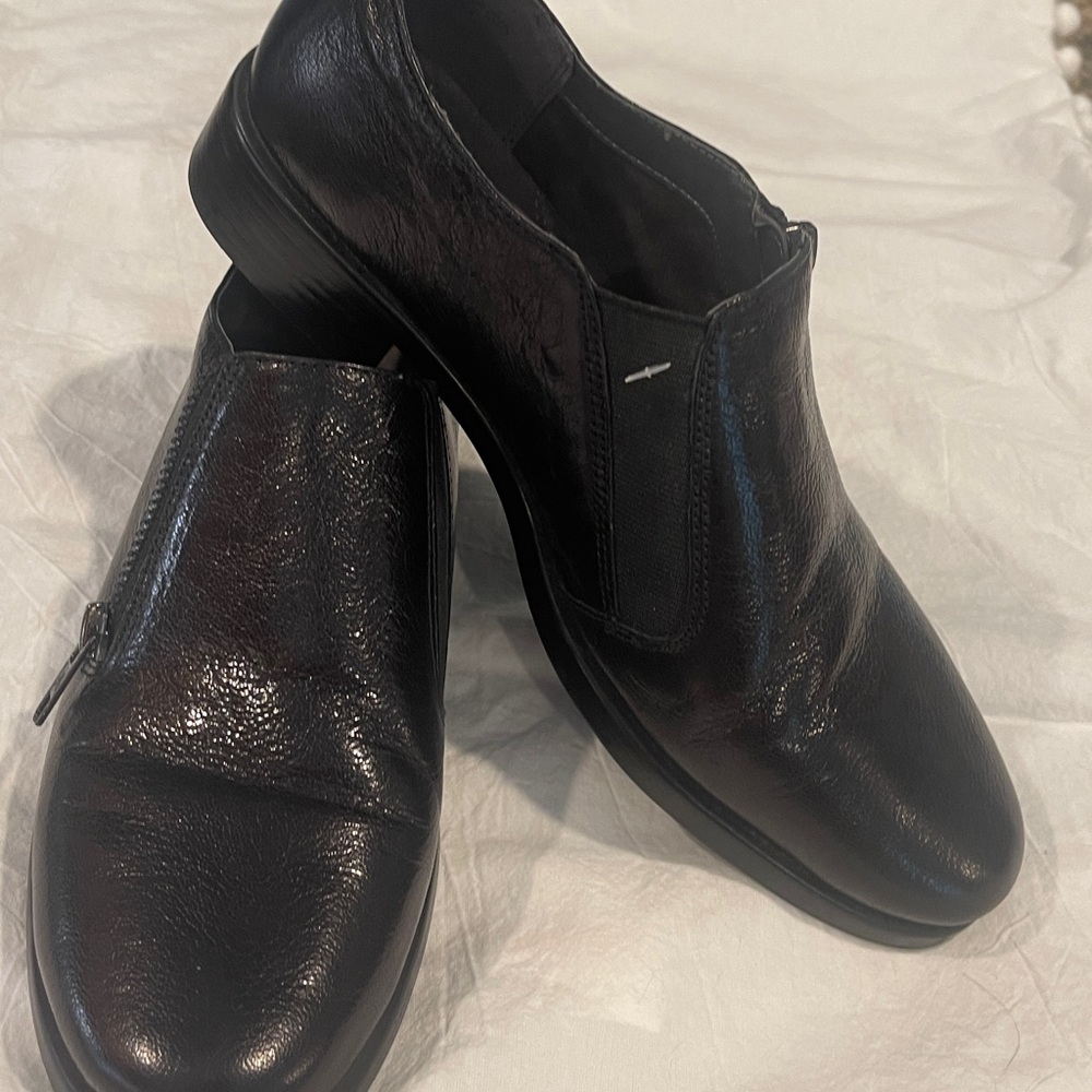 AEROSOLES Black Slip-On Flats with Elastic Panels